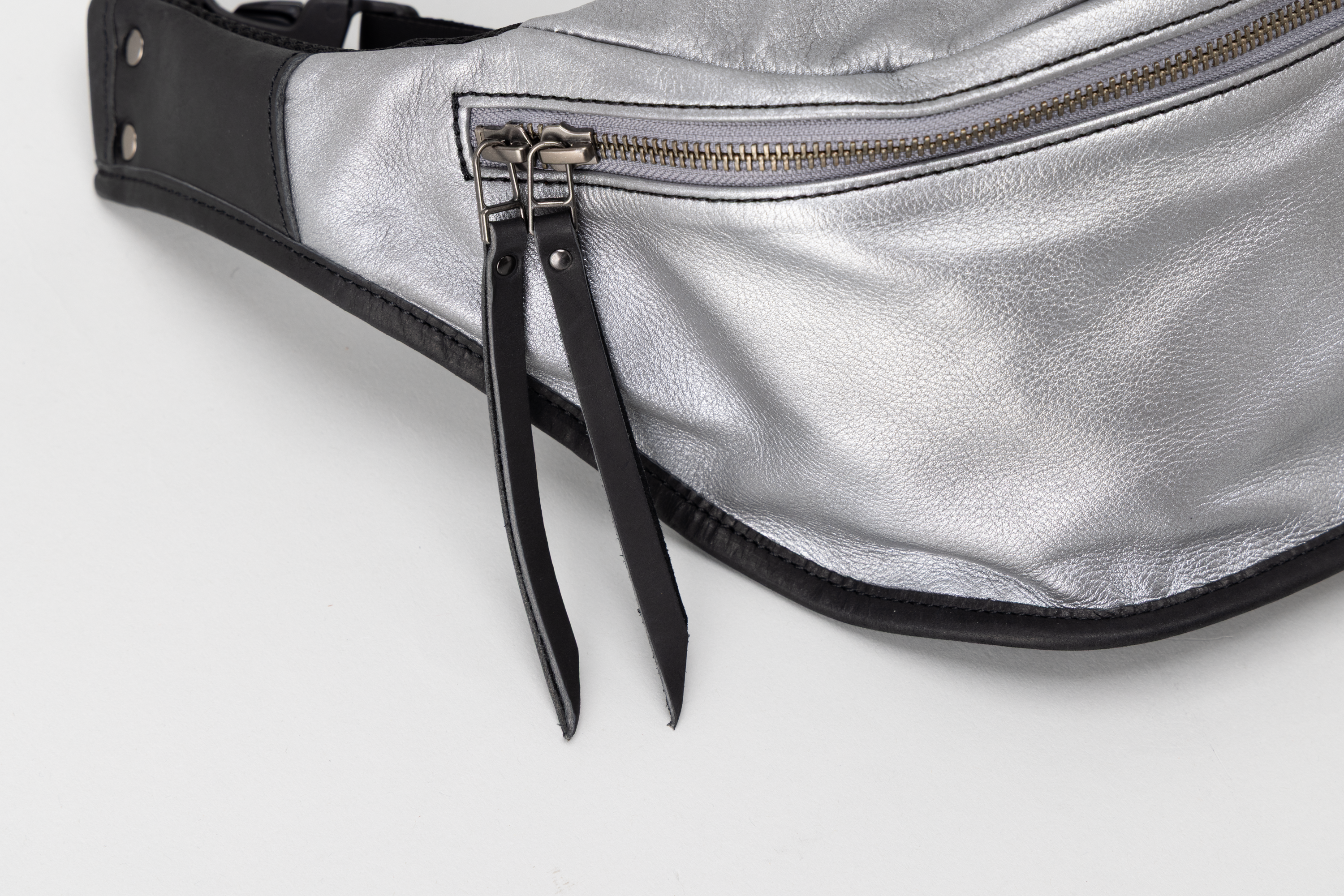 Two-Way Crossbody Bag(SMOKE SILVER)