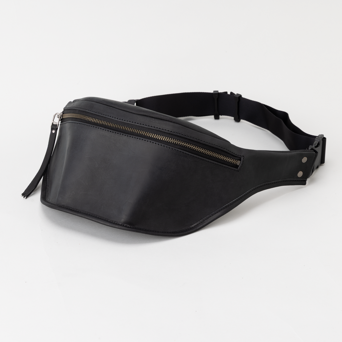 ケムリ ブラック ボディバッグ KMRii ケムリ KB-Shoulder Rhino レザー バッグ ショルダー – KMRii