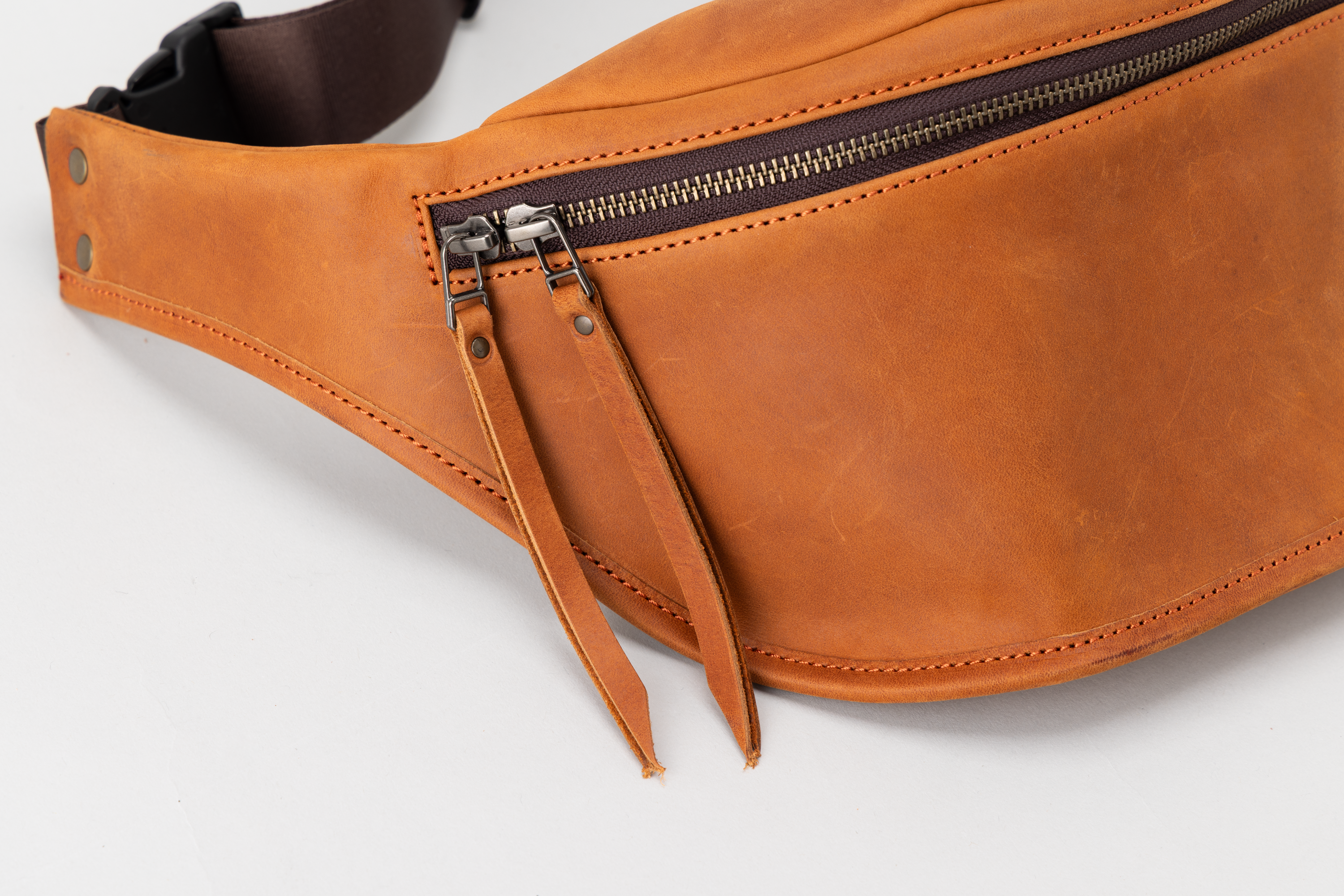 Two-Way Crossbody Bag（BRN）