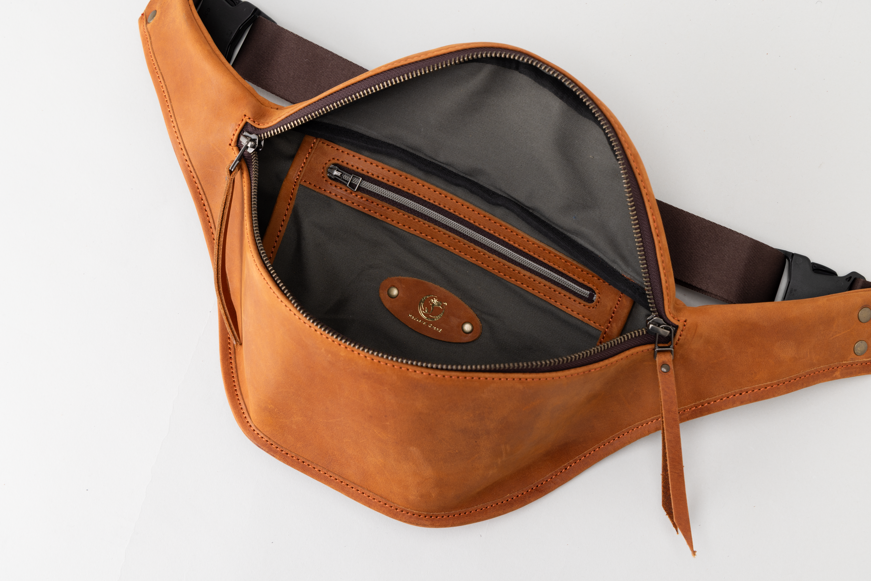 Two-Way Crossbody Bag（BRN）